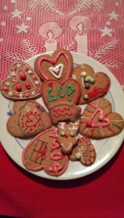 nu har vi dekorerat lite pepparkakor